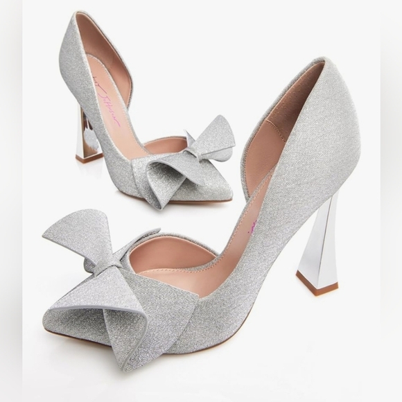 Betsey Johnson Shoes - Betsey Johnson Avant Silver Bow Heels Size 6 NWT